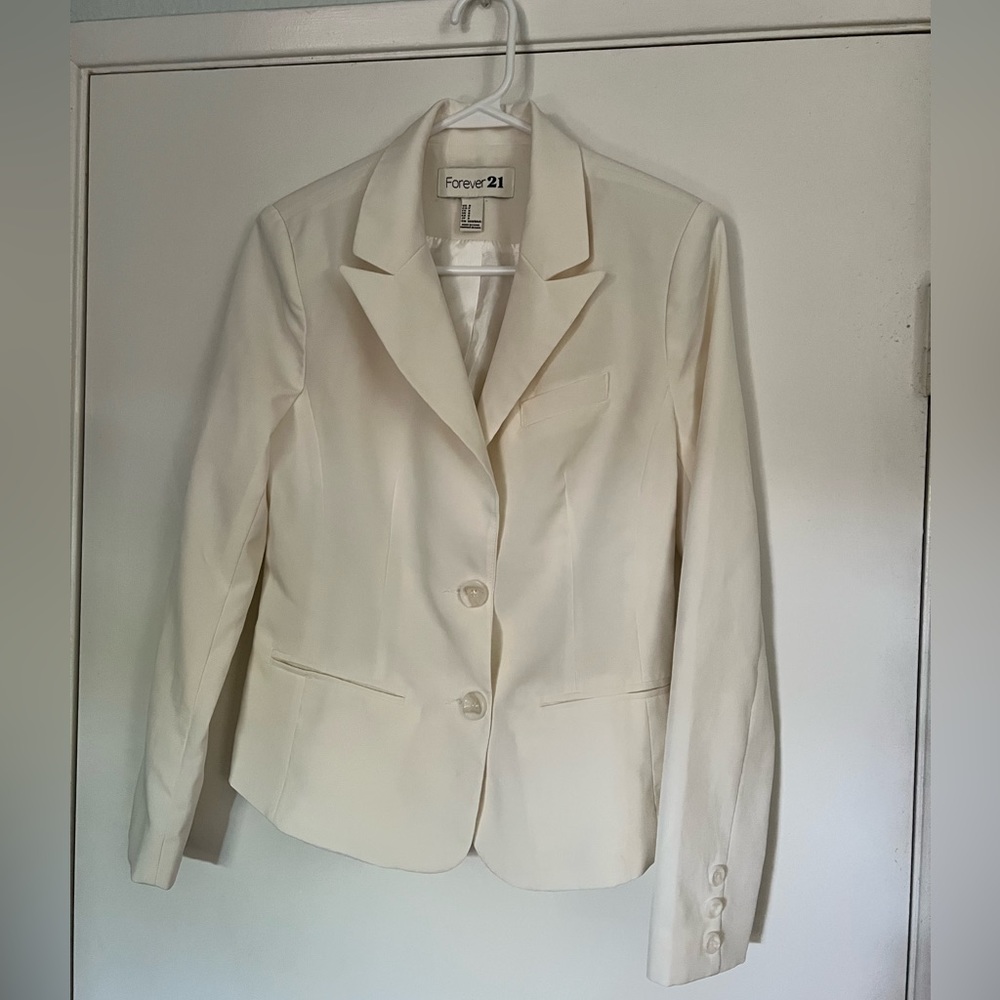 Women’s Forever 21 blazer size small. Off-white color.